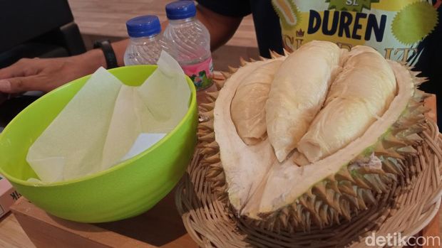 Kafe Duren Si Legit yang menyediakan berbagai jenis buah durian