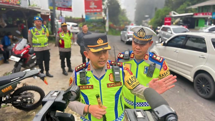 Kapolres Subang AKBP Ariek Indra Sentanu saat meninjau kawasan wisata Subang