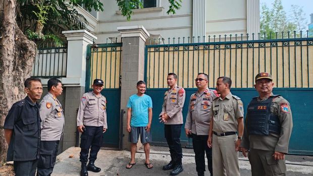 Kapolsek Mampang Prapatan Jaksel patroli cek rumah warga yang ditinggal mudik