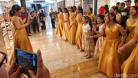 Begini aksi paduan suara untuk menyemarakan Natal.