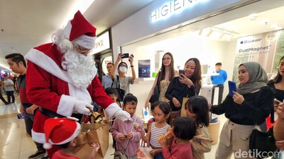 Kemeriahan Natal di Pusat Perbelanjaan