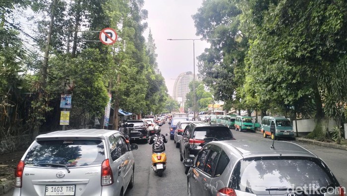 Kepadatan di jalan Dago saat libur Natal 2023