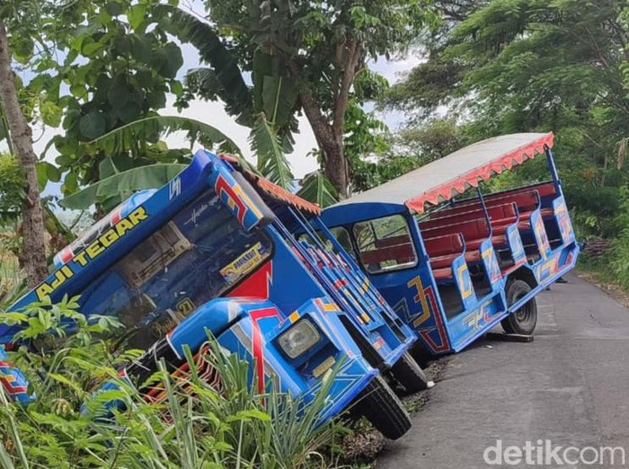 Kereta kelinci mengangkut rombongan santri terperosok sawah di Kabupaten Klaten gegara menghindari seorang ODGJ, Senin (25/12/2023).