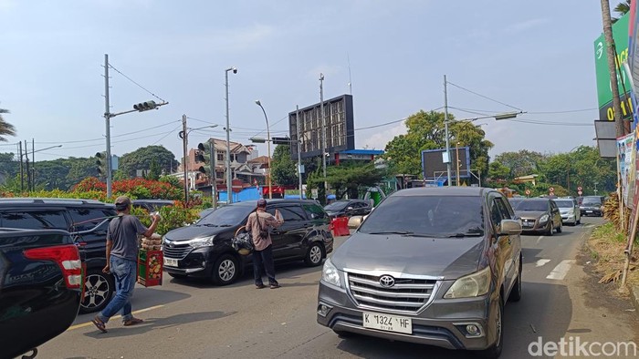Kondisi lalu lintas arah Puncak Bogor pukul 09.40 WIB. (Rizky/detikcom)