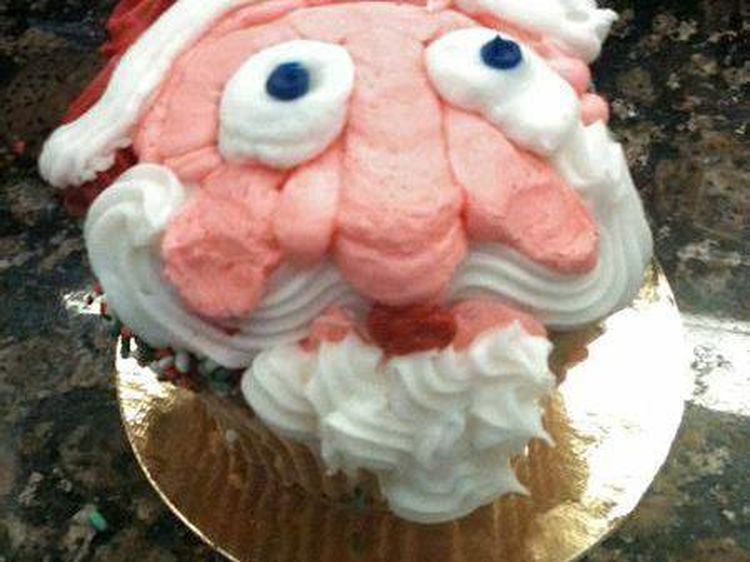 Bikin Ngakak! 10 Dekorasi Kue Natal Ini Gagal Total