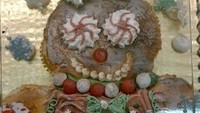 Siapa yang bisa menolak kue jahe saat Natal? Tetapi jika dekorasinya seperti ini, mungkin yang ingin mengambilnya akan ketakutan duluan. Hii! Foto: Cake Wrecks
