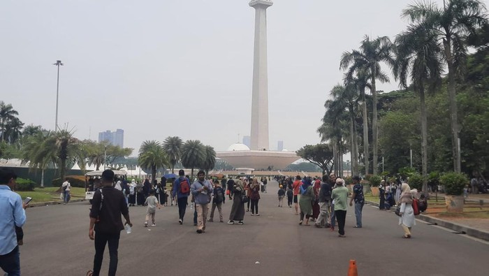 Libur Natal, warga ramai kunjungi Monas