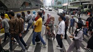 Libur Nataru, Kawasan Bundaran HI Dipadati Warga