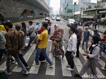 Libur Nataru, Kawasan Bundaran HI Dipadati Warga