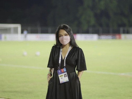 Potret stadium announcer atau pembawa acara Maria Margaretha Hills.