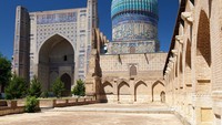 Menurut ahli sejarah, Sharaf al-Din Ali Yazdi, pengrajin batu didatangkan khusus dari Iran dan India. Bahkan sebanyak 95 ekor gajah dari India didatangkan oleh Timur Lenk ke Uzbekistan untuk mengangkut bahan bangunan yang diperuntukkan untuk Masjid Bibi Khanym. (Foto: iStock/Daniel Prudek).