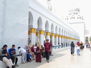 Libur Akhir Tahun, Pengunjung Masjid Sheikh Zayed Diprediksi Tembus 50 Ribu