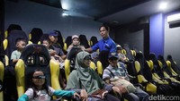 Di dalam Skyworld, kita bisa menikmati tayangan Planetarium yang menceritakan bumi, matahari, planet Merkuri, Venus, Jupiter, Saturnus, galaksi Andromeda, Bimasakti dan rasi bintang Libra, Aquarius, Leo dsb.