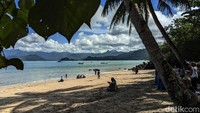Keindahan Pantai Mutiara Trenggalek yang juga bisa ditempuh melalui Jalur Lintas Selatan Tulungagung-Trenggalek.