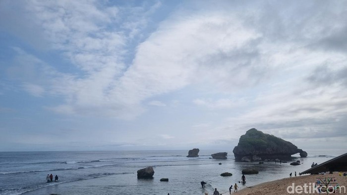 Pantai Sadranan di Gunungkidul, Yogyakarta