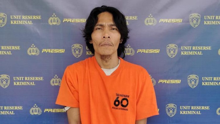 Pelaku pencurian uang dan emas seorang wanita di Labusel. (Foto: Dok. Polsekta Kota Pinang).