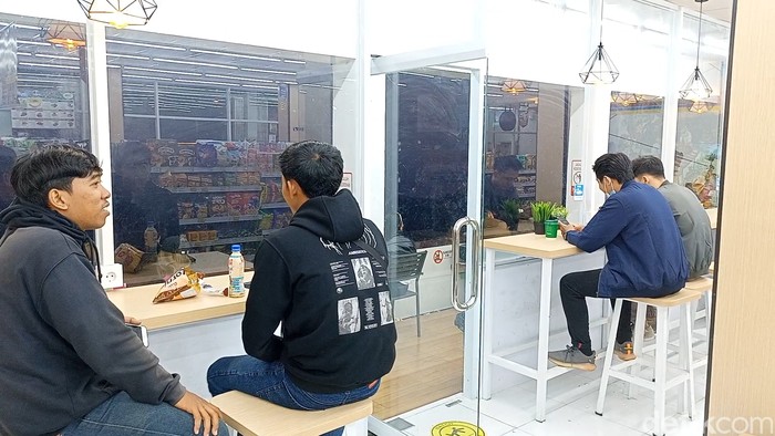 Pemandangan dari minimarket viral di Kintamani, Bali. Pemandangan dari minimarket viral di Kintamani, Bali.