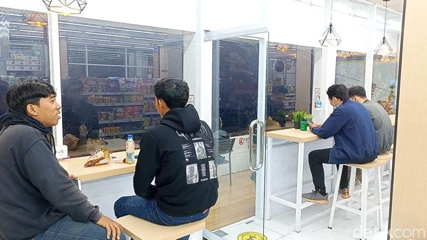Pemandangan dari minimarket viral di Kintamani, Bali.
