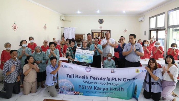Perokris PLN Serahkan Bantuan