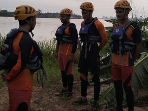 Piter Hilang Saat Nyelam Cari Besi Tua di Sungai Batanghari