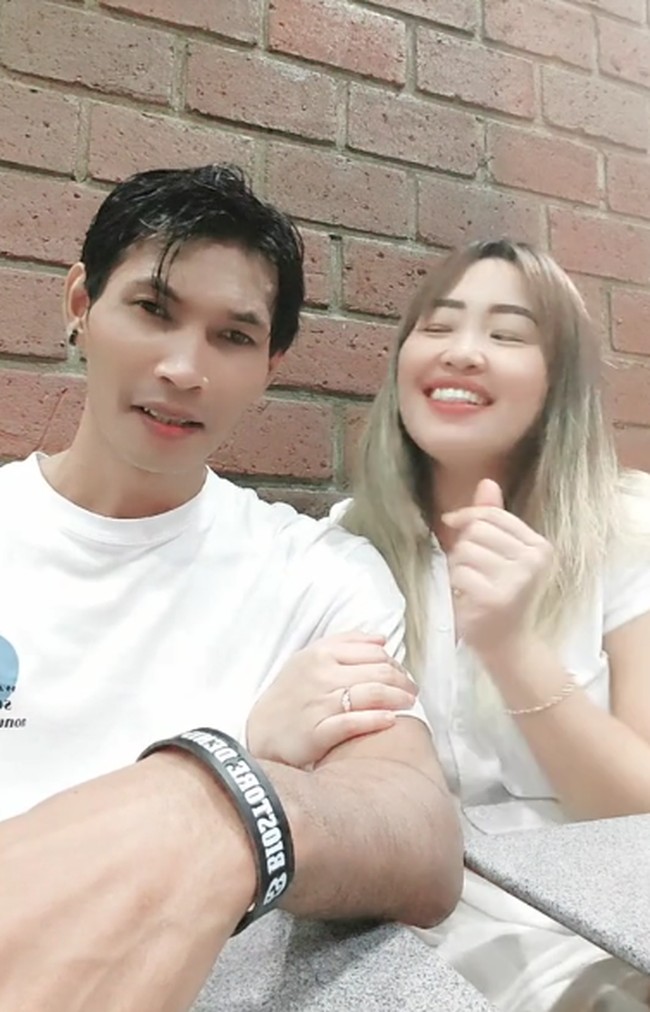 Inilah kebersamaan mereka yang kerap men-dubbing lagu sambil berjoget. Foto: dok. TikTok