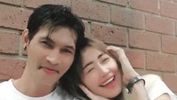 Soal nabung uang diam-diam itu, maksudnya bukan jelek. Justru karena, aku tahu dia (Pinkan) sifatnya kayak gimana, makanya aku nabung buat jaga-jaga, ungkap Arya Khan dalam Channel YouTube Trans TV, di program Rumpi, dikutip Senin (18/5/2026). Foto: dok. TikTok