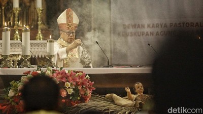 Potret Jalannya Misa Natal di Gereja Katedral Jakarta