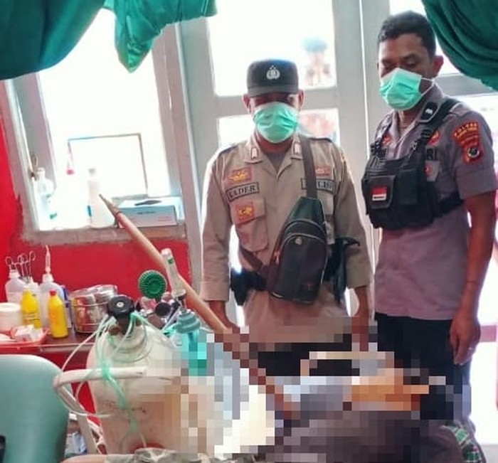 Jenazah pria tewas dengan tombak saat berada di puskesmas, Senin (25/12/2023).