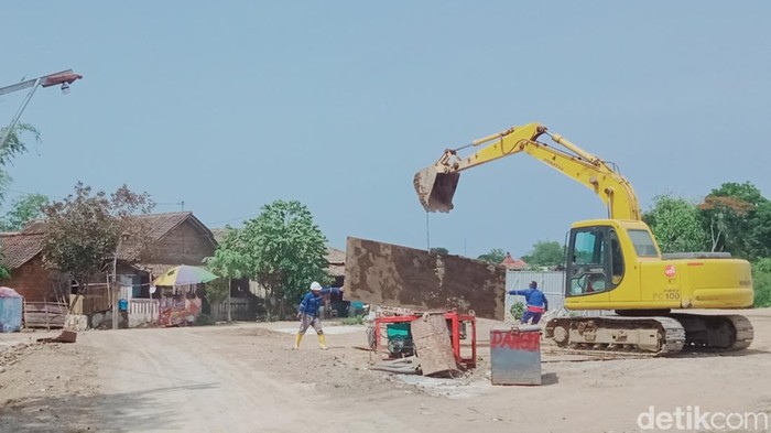 Progres proyek tol Jogja-Solo di Dusun Pasekan, Desa Ngabeyan, Kecamatan Karanganom, Klaten, Senin (25/12/2023).