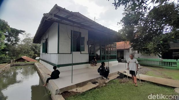 Rumah berusia ratusan tahun milik Emah (84) di Dusun  Hambawang, Desa Padaasih, Kecamatan Conggeang, Sumedang