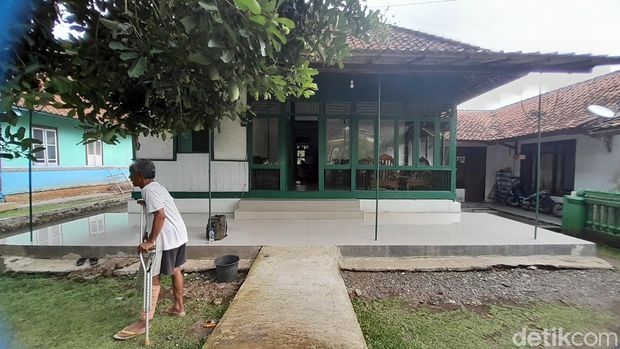 Rumah berusia ratusan tahun milik Emah (84) di Dusun  Hambawang, Desa Padaasih, Kecamatan Conggeang, Sumedang