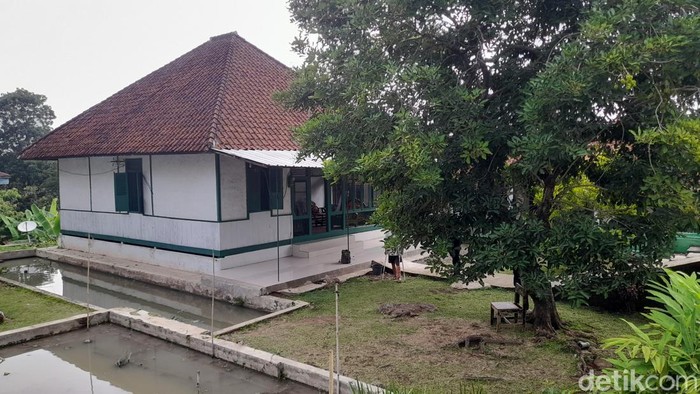 Rumah berusia ratusan tahun milik Emah (84) di Dusun  Hambawang, Desa Padaasih, Kecamatan Conggeang, Sumedang