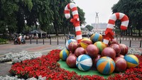 Hiasan ini untuk menyambut Natal dan Tahun Baru 2023.