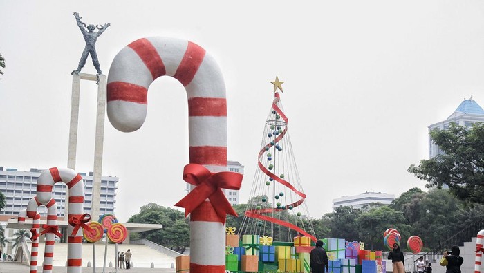 Lapangan Banteng, Jakarta, berhias tema Natal. Begini potretnya.