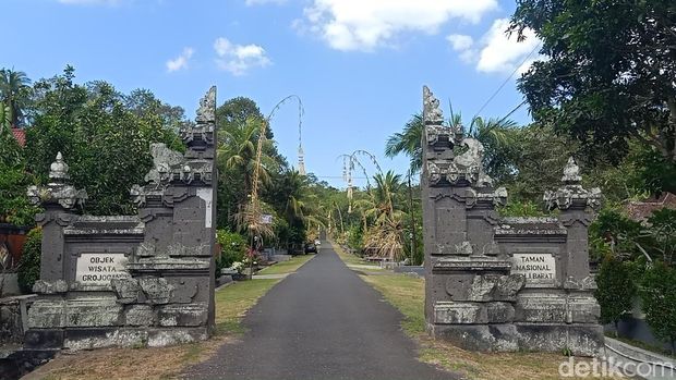 Suasana di Desa Blimbingsari, Jembrana, Bali. Suasana di Desa Blimbingsari, Jembrana, Bali.