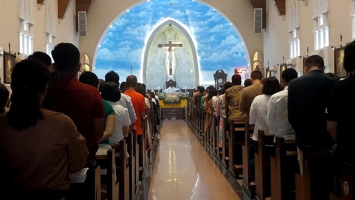 Suasana ibadah di Gereja Katedral Medan. Foto: Finta Rahyuni/detikSumut