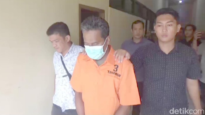 Tampang ayah di Muaro Jambi yang perkosa anak kandung.