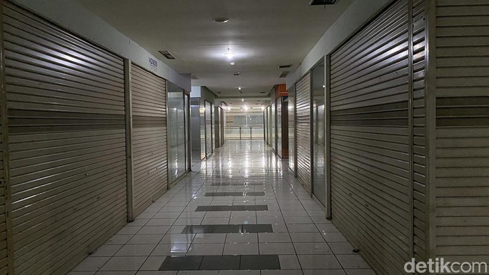 Tunjungan Electronic Centre (TEC) Surabaya yang pernah menjadi pusat game di Kota Surabaya, saat ini meredup, Senin (25/12/2023).