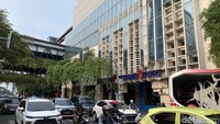 TEC yang berada di Jalan Tunjungan ini, juga pernah menjadi pusat jual beli elektronik di Kota Surabaya.