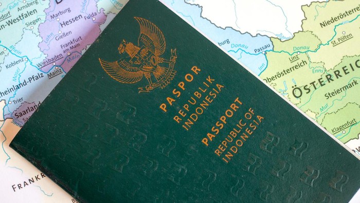 umrah Professional executive customer call center holding hot coffee glass and relax after lunch time in the office