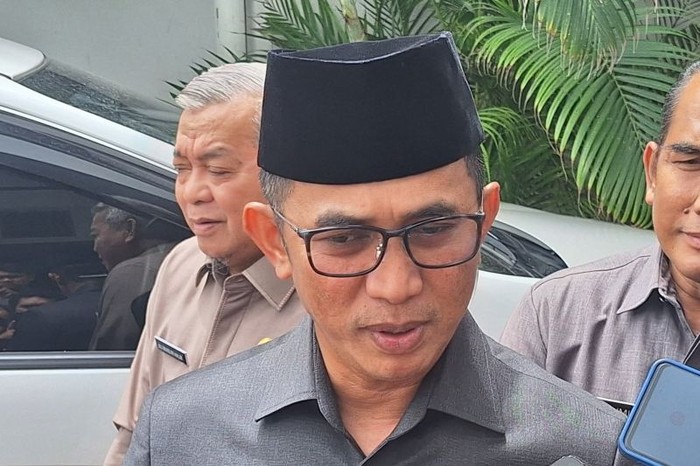 Wali Kota Rahmad Masud memberikan pernyataan kepada media di Balikpapan, Minggu (25/12)