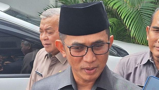 Wali Kota Rahmad Mas'ud memberikan pernyataan kepada media di Balikpapan, Minggu (25/12)