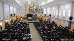 Momen Natal Walkot Eri Cahyadi Kunjungi 3 Gereja di Surabaya