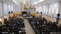 Suasana Natal di Gereja Maranata di Jalan Yos Sudarso.