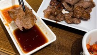 Cocok juga dipadukan dengan saus spicy miso dan like original sauce. Kamu juga bisa meracik sausnya dengan tambahan bawang putih cincang dan irisan rawit. Foto: detikFood/Yenny Mustika Sari