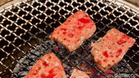 Handcrafted Wagyu Set tentunya memakai potongan daging prime cut. Tak perlu waktu lama memanggangnya, karena lebih nikmat disantap bersama jusnya yang lumer di mulut. Foto: detikFood/Yenny Mustika Sari