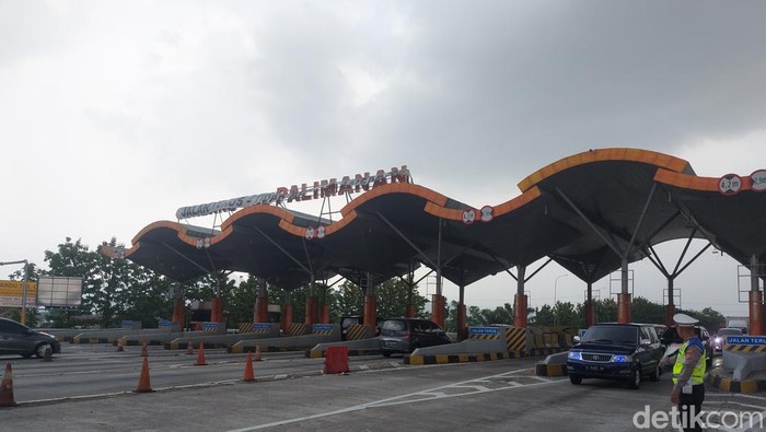 Arus lalu lintas di KM 188 Palimanan Cirebon