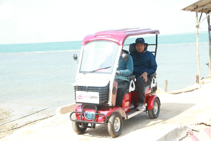 Cak Fauzi di Pulau Gili Iyang