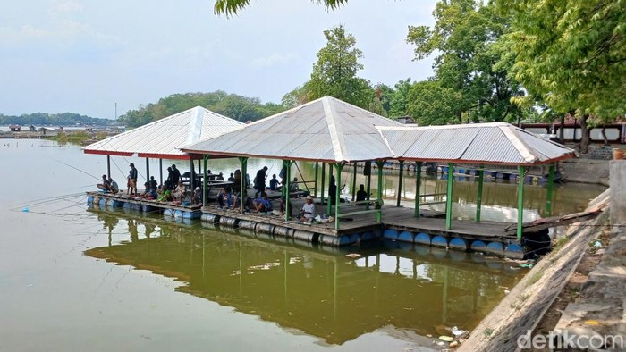 Danau Ranu Grati Pasuruan Kian Sepi