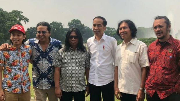 Elpamas merupakan grup band yang berasal dari Pandaan, Pasuruan. Grup band ini terbentuk pada tahun 1983.